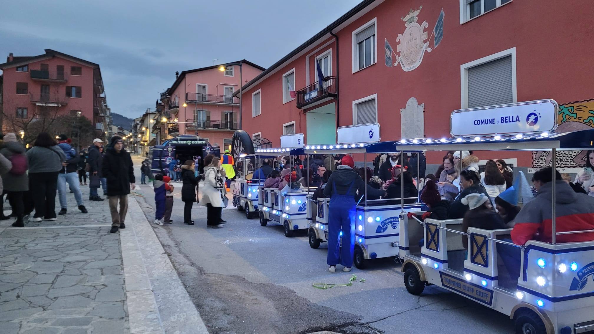 foto trenino elettrico turistico